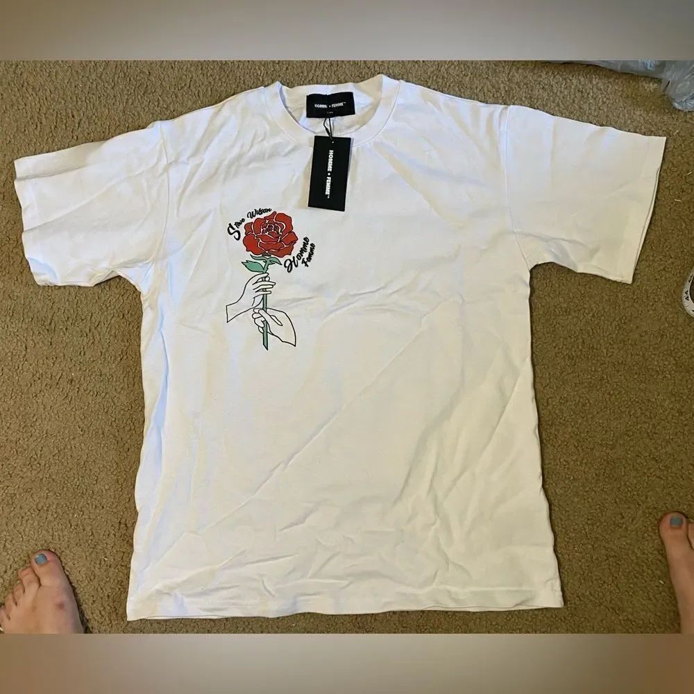 Homme Femme Skeleton Rose Tshirt NWT